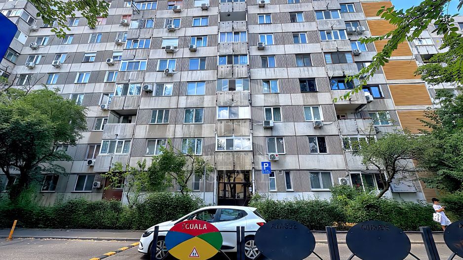 3 camere et 3 bloc 1981 2 băi Centrală proprie Metrou Gorjului 7 min - Poză 1