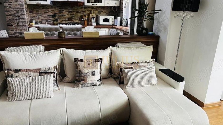 Central ,3 camere  , 2 dormitoare 2 bai , living cu bucatarie open  space - Poză 3