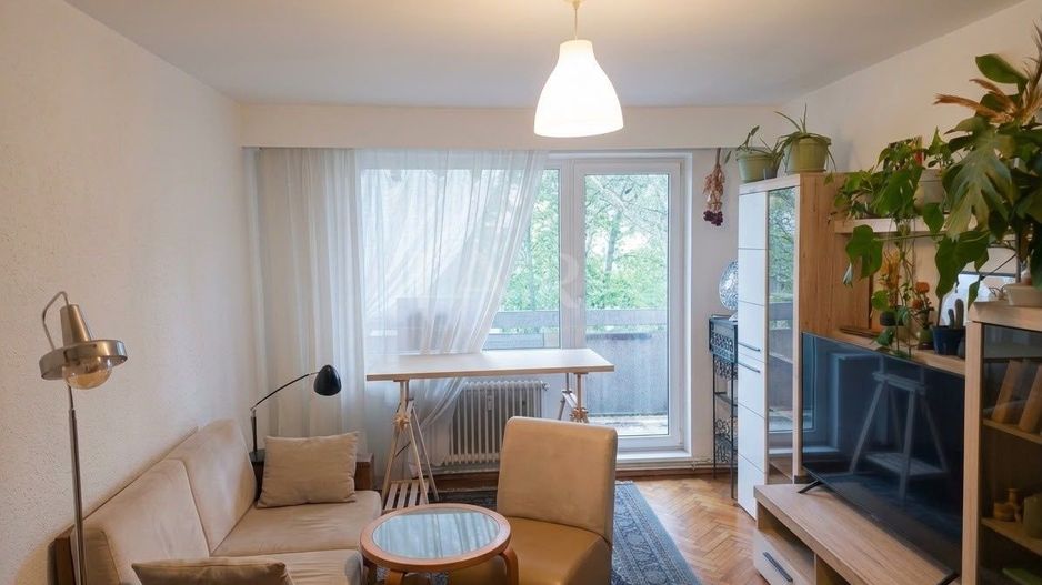 Apartament cu 3 camere, 2 balcoane, renovat complet în 2025. - Poză 1