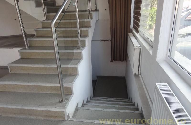 Vanzare cladire (spatiu amenajat 700 mp). - Poză 5