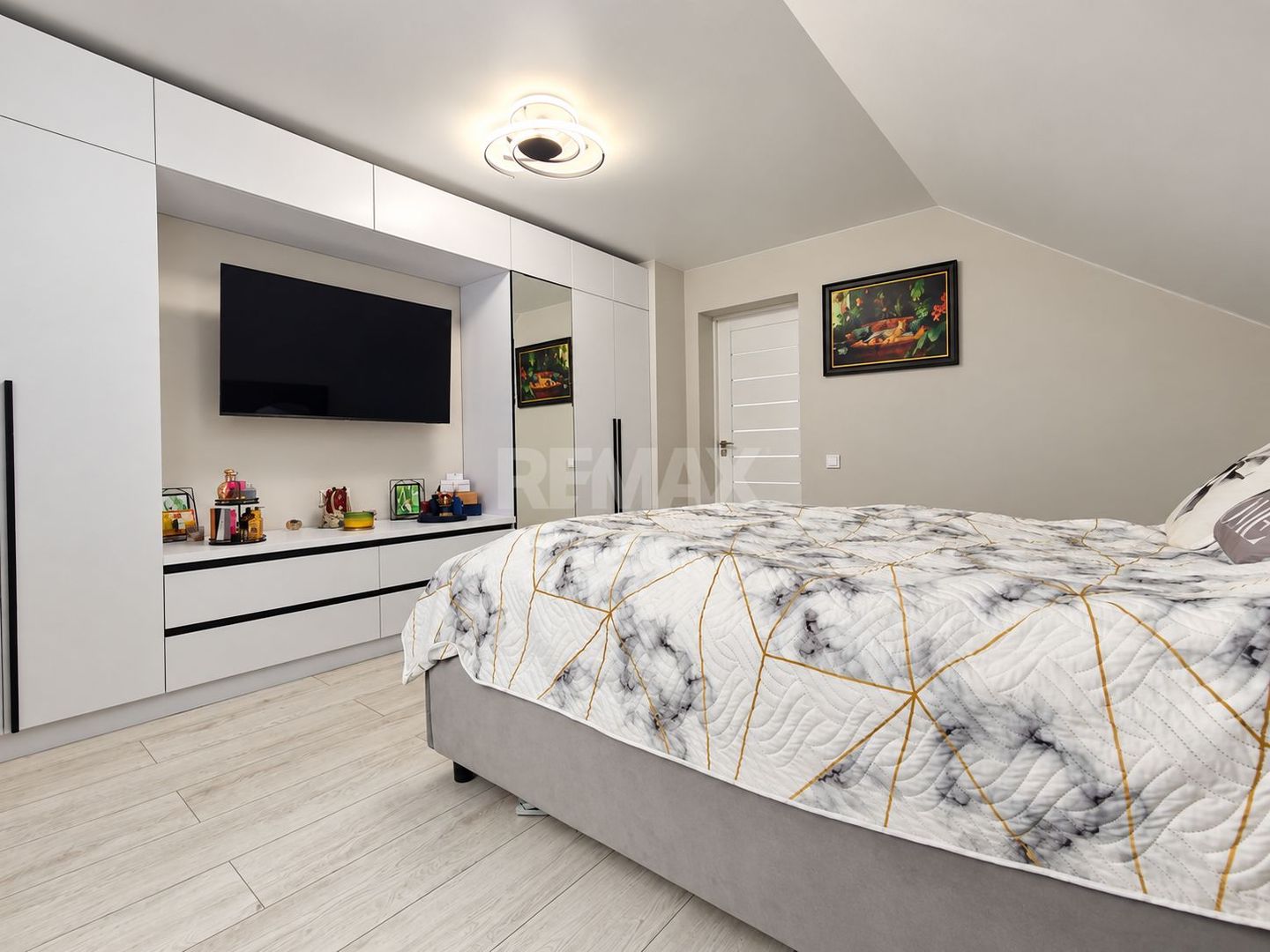 CASĂ TIP DUPLEX ÎN SÎNGERA | 220 m² | 4 DORMITOARE | 6 ARI - Poză 12