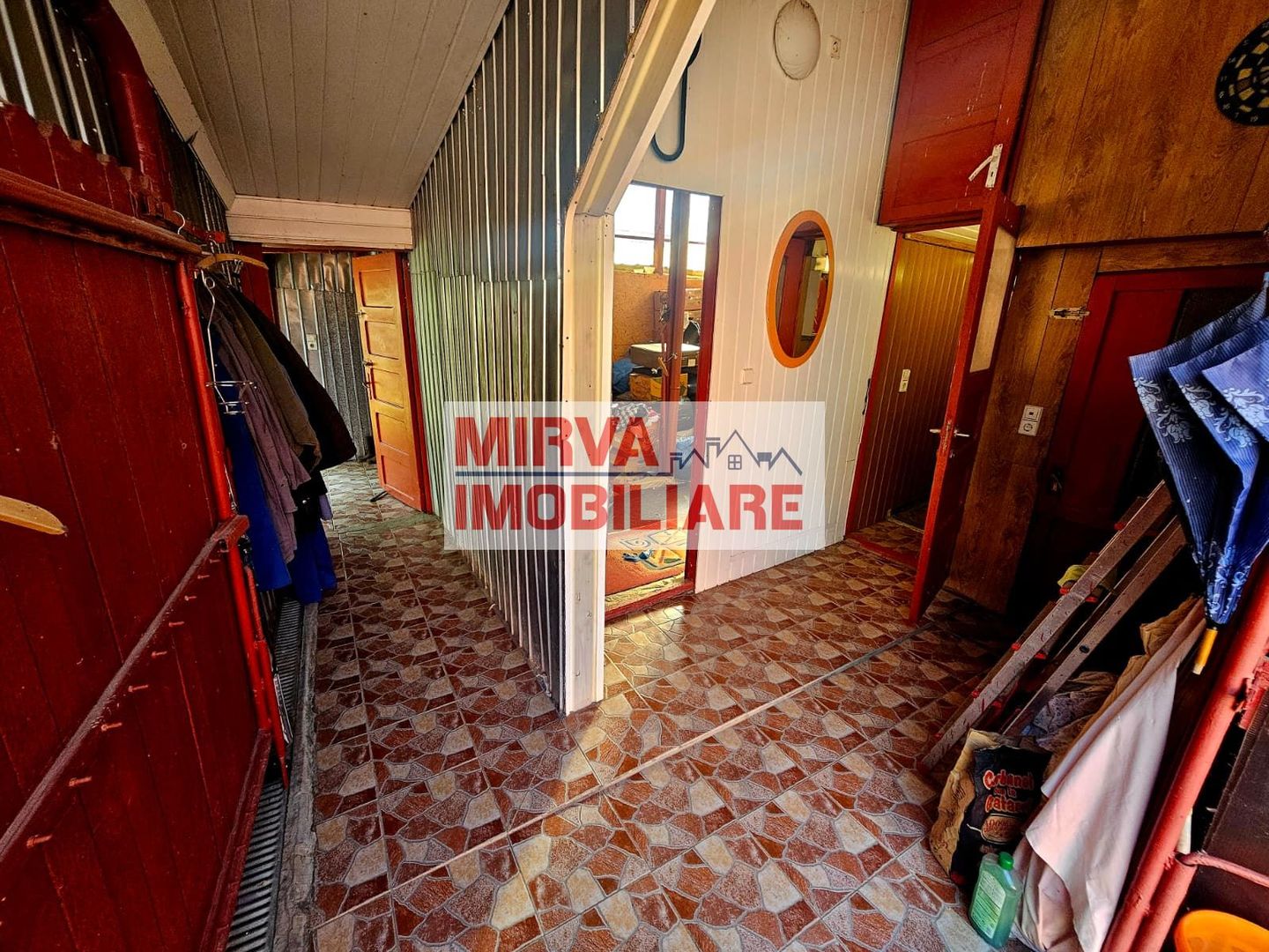 🏡 Casă spațioasă cu 9 camere în Strejnicu – pentru locuință, birouri - Poză 12