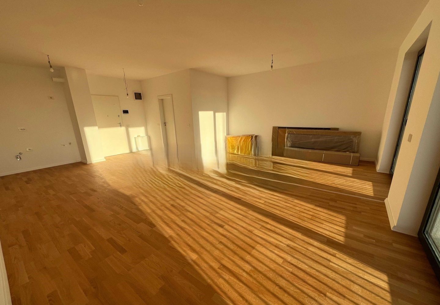Apartament 2 camere zona centrala bloc nou - Poză 1