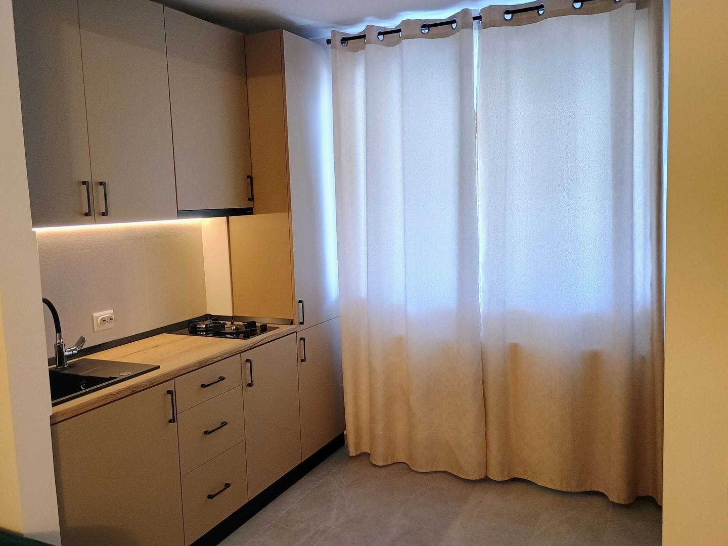 Inchiriere apartament 2 camere Hils Brauner, parcare inclusa - Poză 7