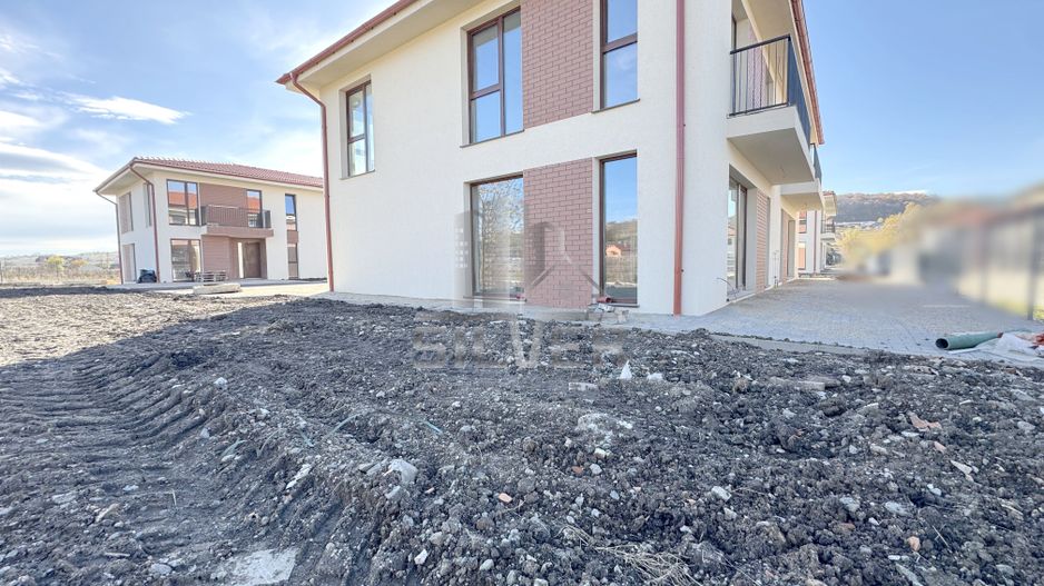 Casa cuplata in zona accesibila cu CF. - Poză 2