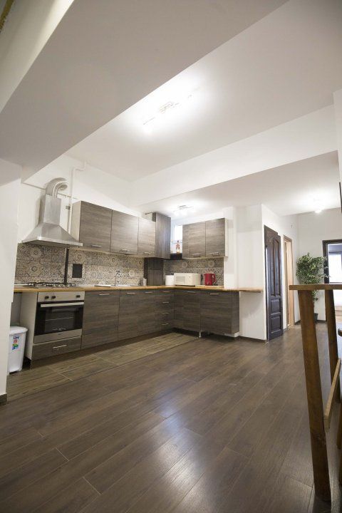 De vanzare Apartament cu 4 camere si dependite-  Ultra central- strada sepcari 9 - Poză 8