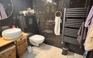 Apartament decomandat, renovat complet, mobilat, parcare inclusă. - Poză 8