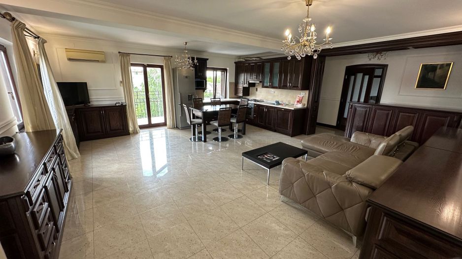 Apartament spatios zona Lipovei - Poză 3