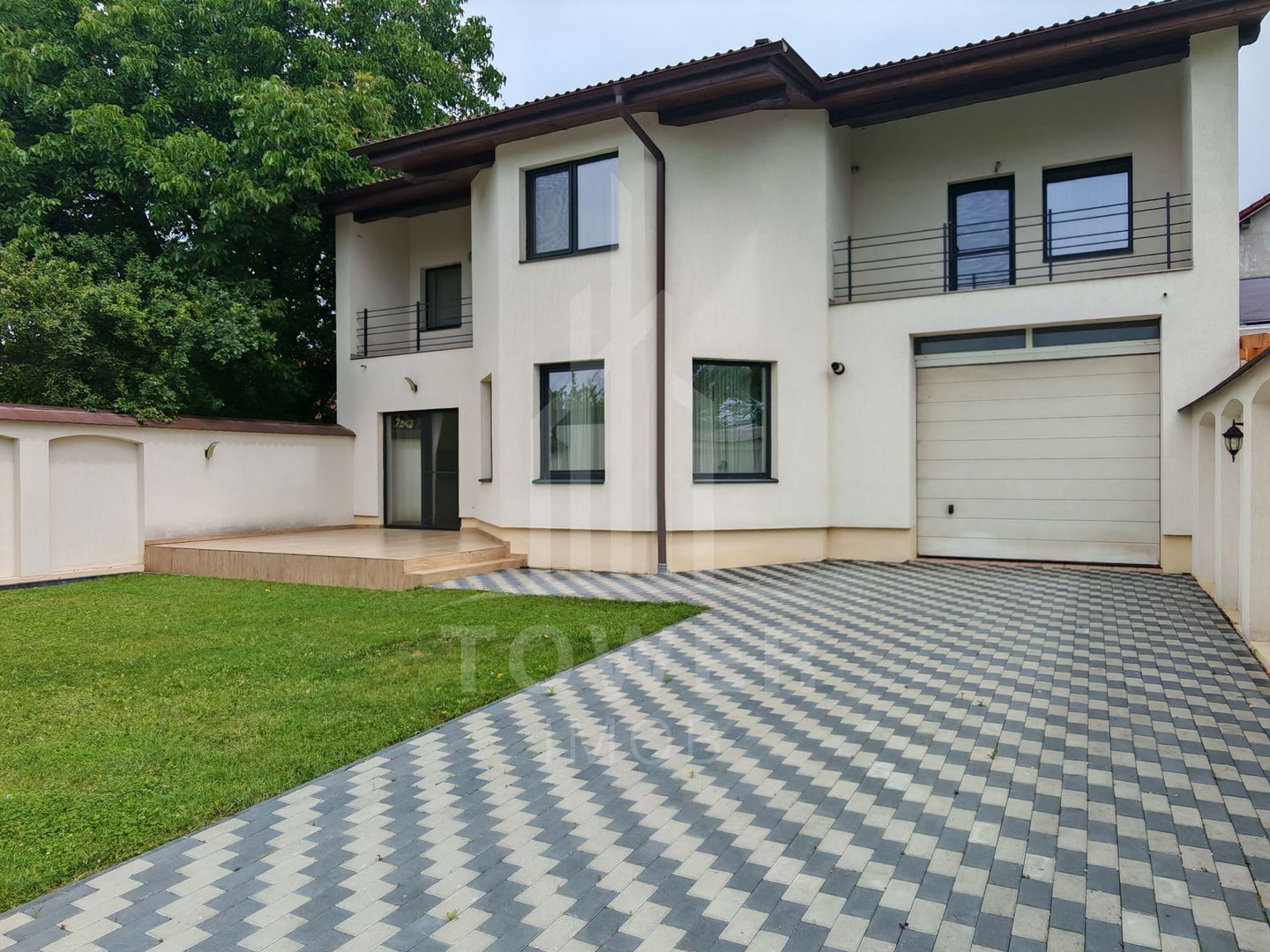 Casă modernă și spațioasă de închiriat în cartierul Gușterița - Poză 2