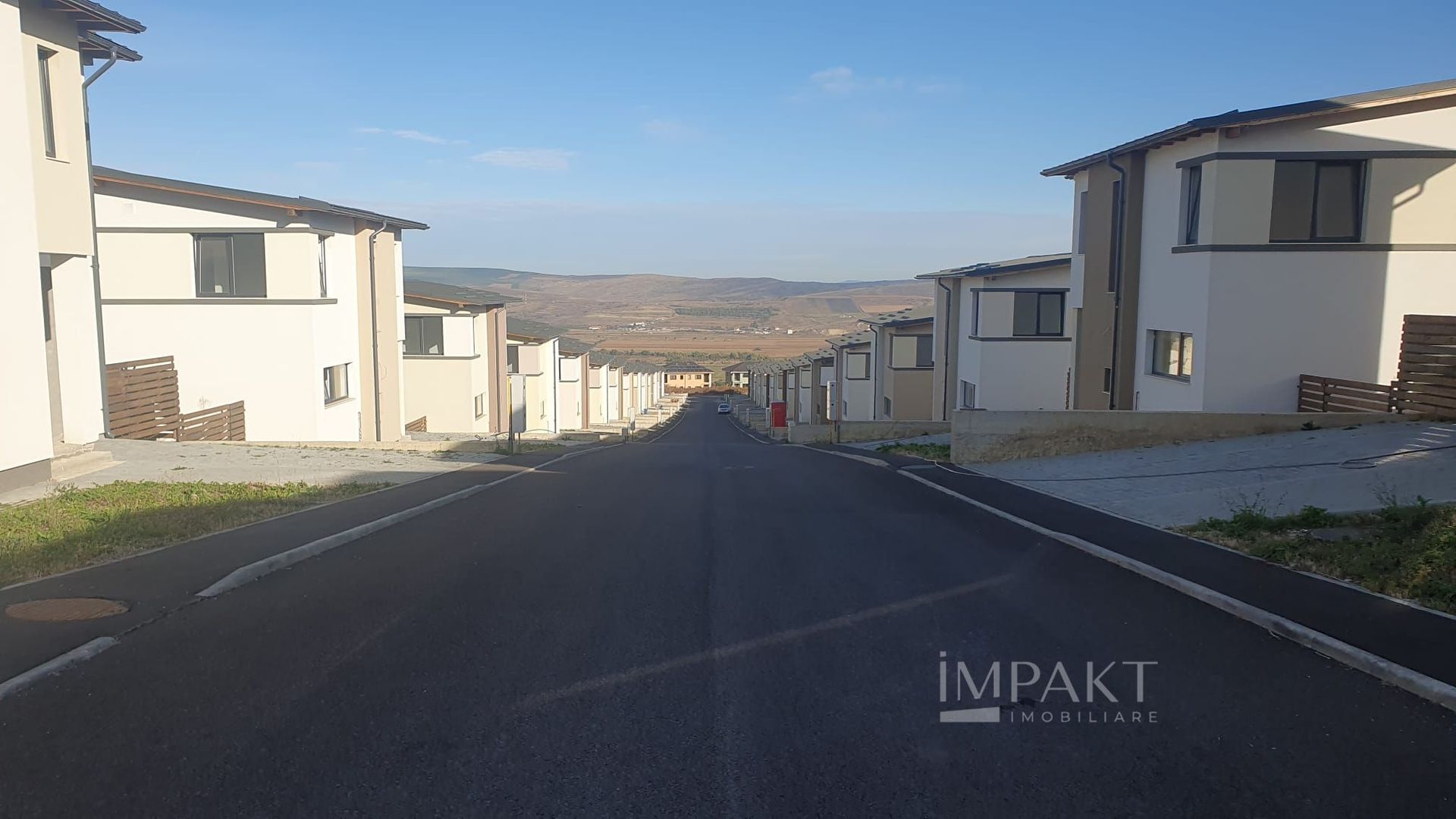 Casa Individuala Semifinisata de Vanzare in Dezmir - Poză 2