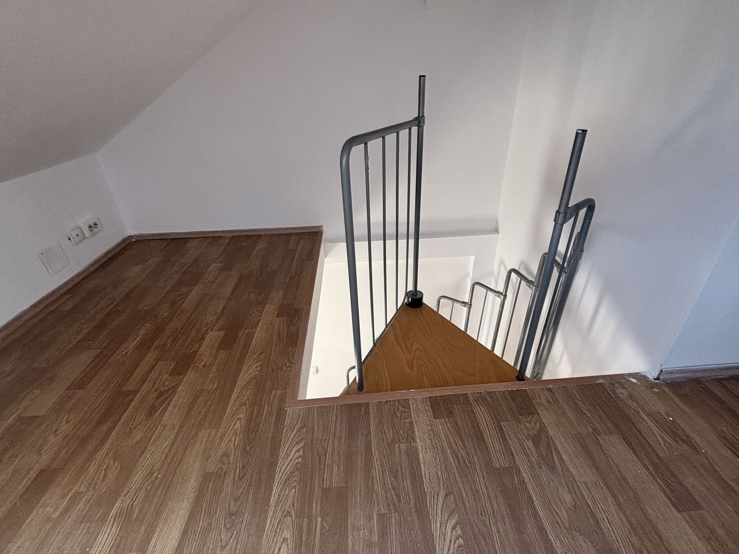 Apartament tip mansarda - Poză 7