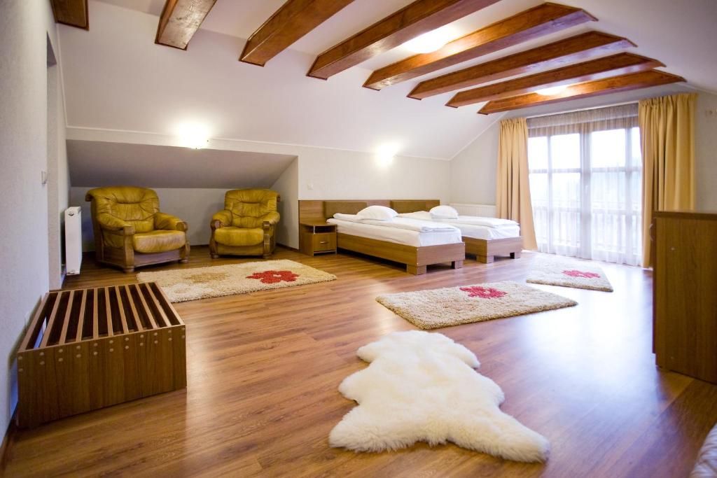 Domeniu turistic, zona pitoreasca, priveliste, aer curat, Fundata, Brasov - Poză 2