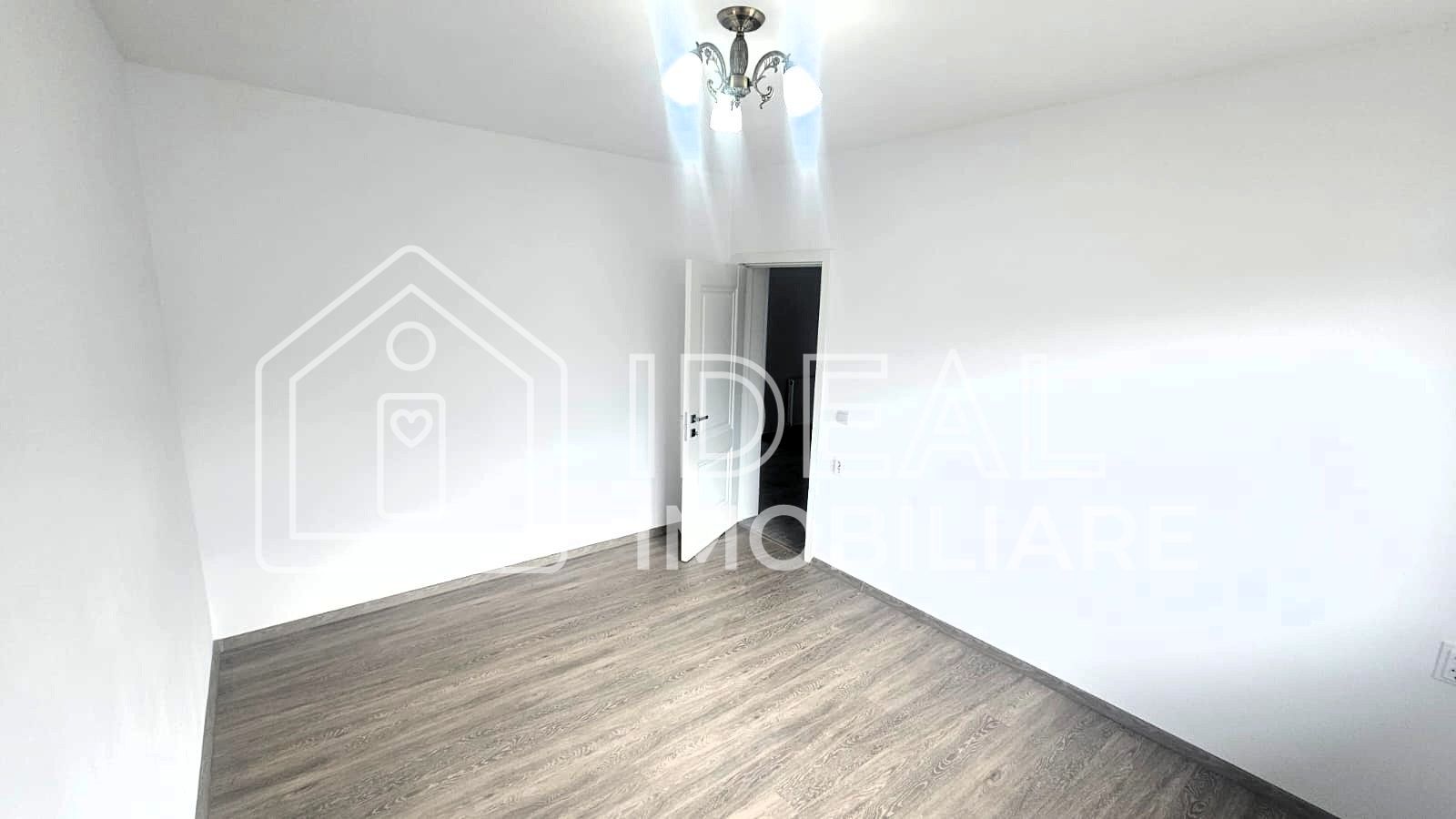 Casa Individuala pe un singur nivel cu 2200 mp de curte, in Săcel - Poză 5