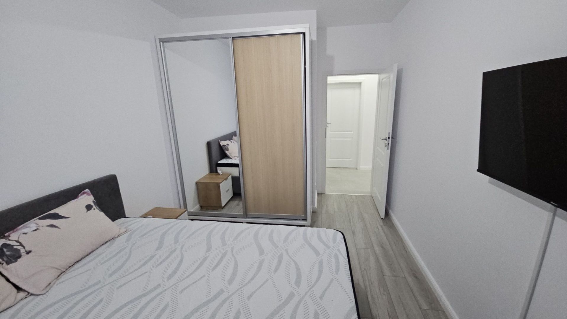 Apartament 3 camere de inchiriat - Poză 2