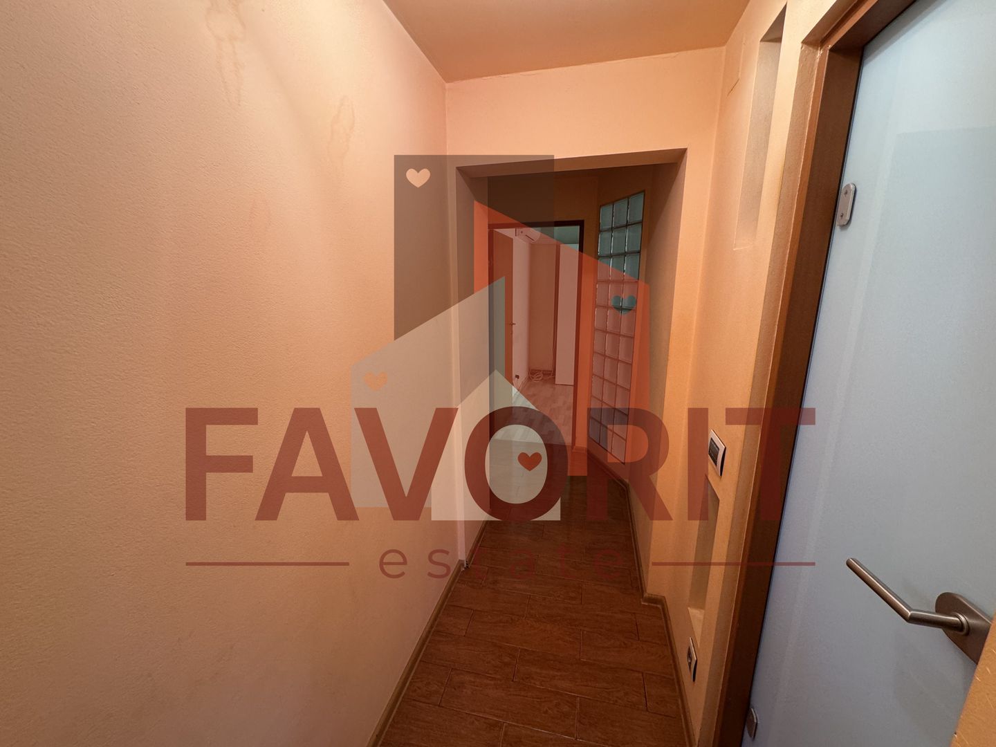 Disponibil imediat. Etaj 1. Centrala proprie. Vedere pe 2 parti. - Poză 11