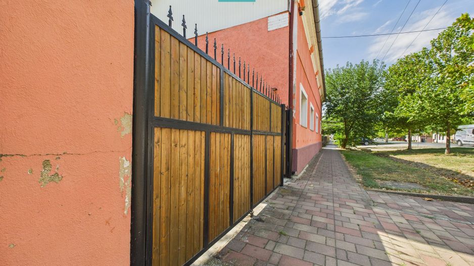 Casă cu 6 camere în Sânicolau Mare Timiș - Poză 26