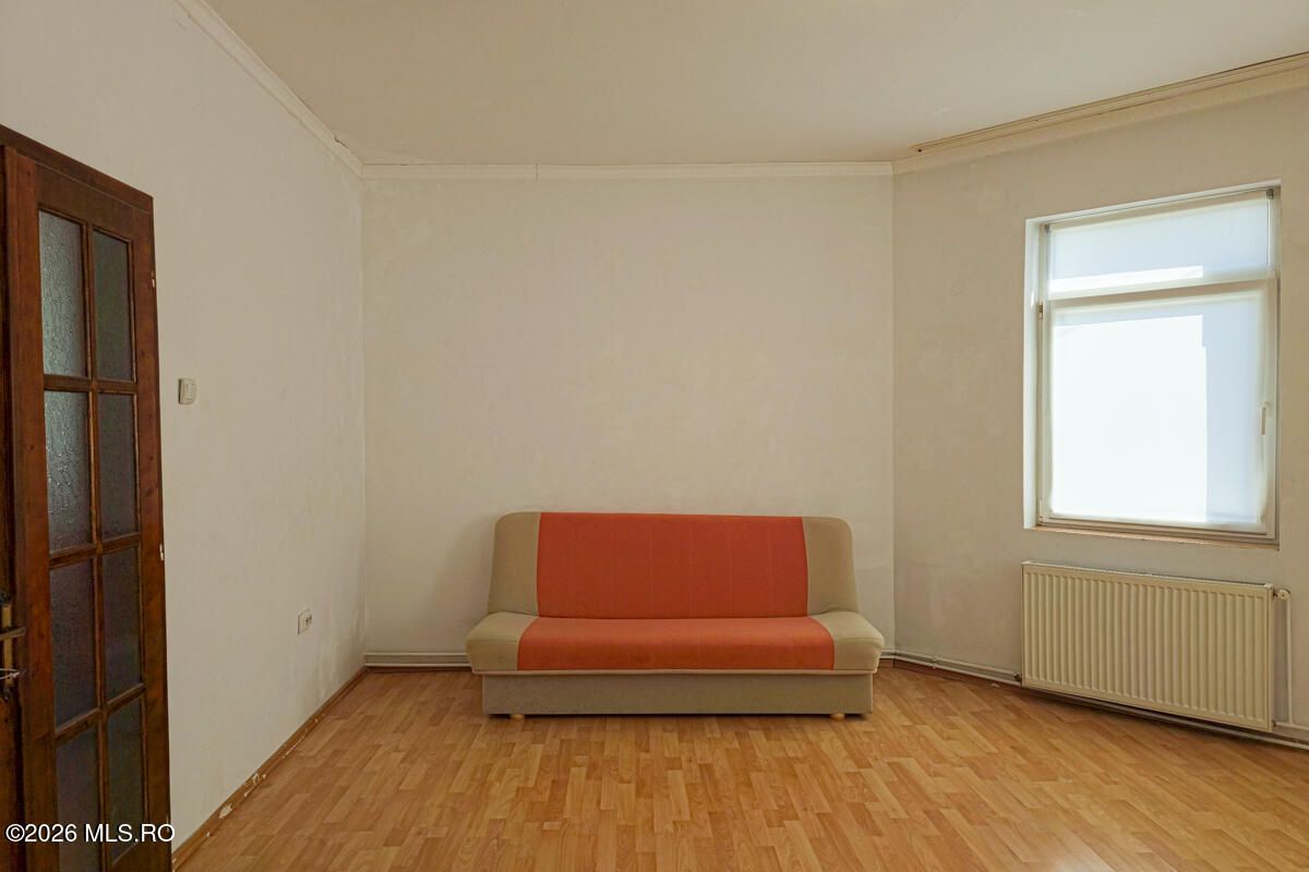 Lunei - Ion Neculce, 2 Apartamente. Mansarda 157 mp. Anexe, Lot 475 mp - Poză 24