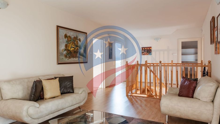 Vila superba cu cinci camere zona centrala - Poză 25