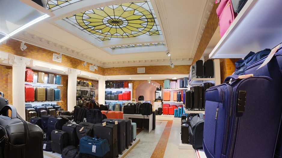 Sub mantia arhitecturala istorica a Cetatii Timisoarei, Spatiu comercial - Poză 10