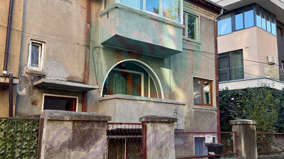 Apartament 3 camere în vilă interbelică + mansardă proprie, ultraliniștit - Poză 1