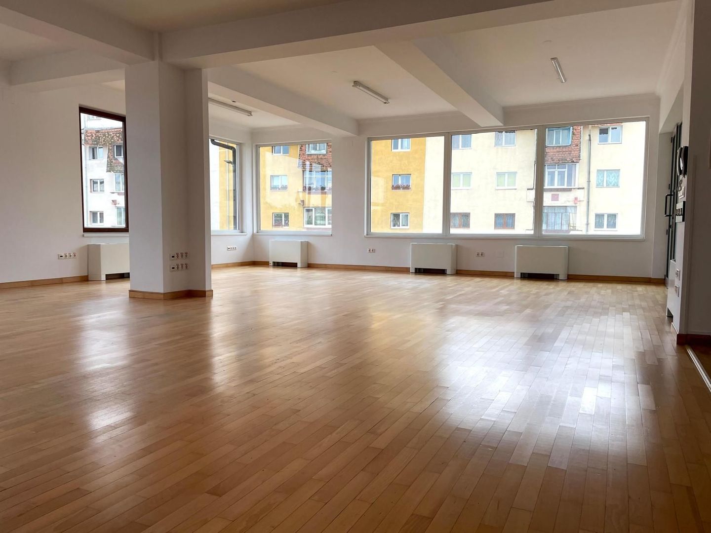 Spatiu de birouri Clasa A -Premium -Central-cu parcare proprie - Poză 3