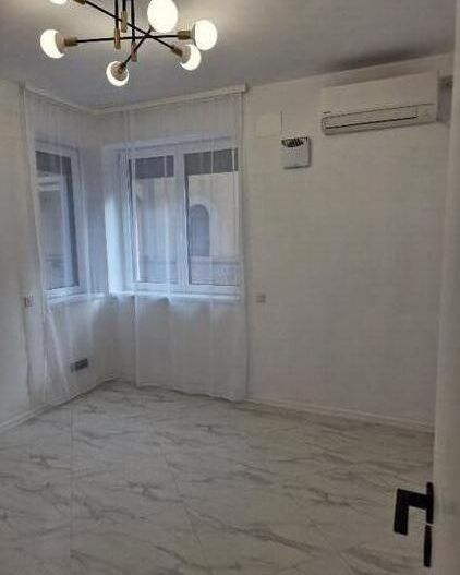 Apartament 5 camere (Parter+Demisol) | Piata Romana | Prima inchiriere - Poză 4
