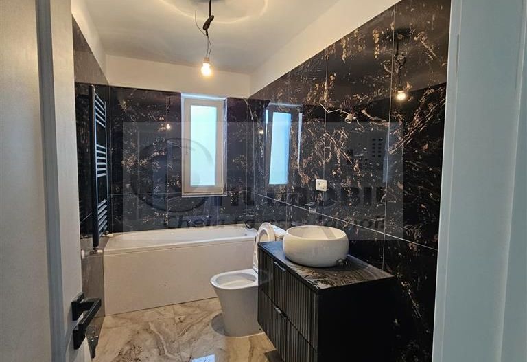 Apartament exclusivist dispus P+1E + curte 70mp - Poză 8