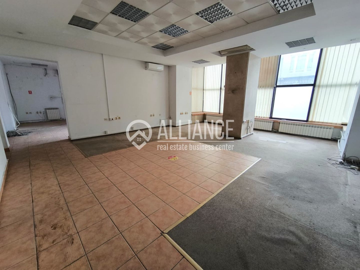 CENTRU Bdul Tomis spatiu comercial cu vitrina stradala! - Poză 1