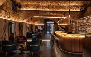 Inchiriez Spațiu Comercial 241 mp – Str. Horea (Demisol cu Cărămidă Istorică & Dublu Acces ISU) - Poză 1