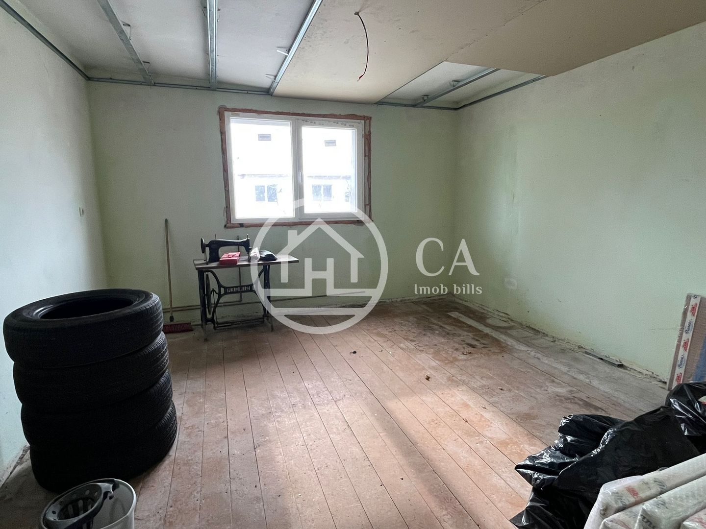 Casa de vanzare D+P+E+M cu 5 camere în Livada De Bihor - Poză 4