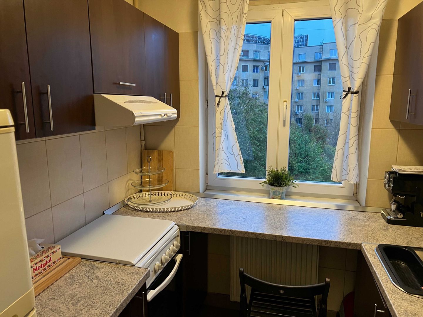 Apartament superb 2 camere, de închiriat, Piața Romană, balcon, vedere spre parc - Poză 5