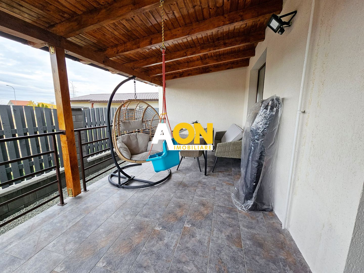 Casa noua, 3 camere + mansarda, mobilata, utilata, 342 mp teren - Poză 7