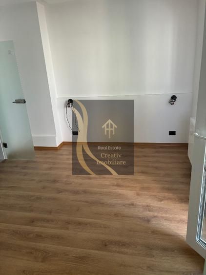 Vând apartament deosebit, zonă ultracentrală, renovat deosebit - Poză 6
