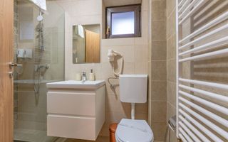 Pensiune Râșnov, 13 camere plus locuință proprietar, zonă Cetate - Poză 28