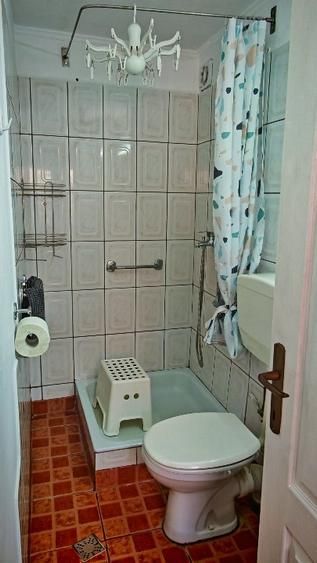 Închiriez garsonieră la casă, potrivită pentru o singură persoană. - Poză 4