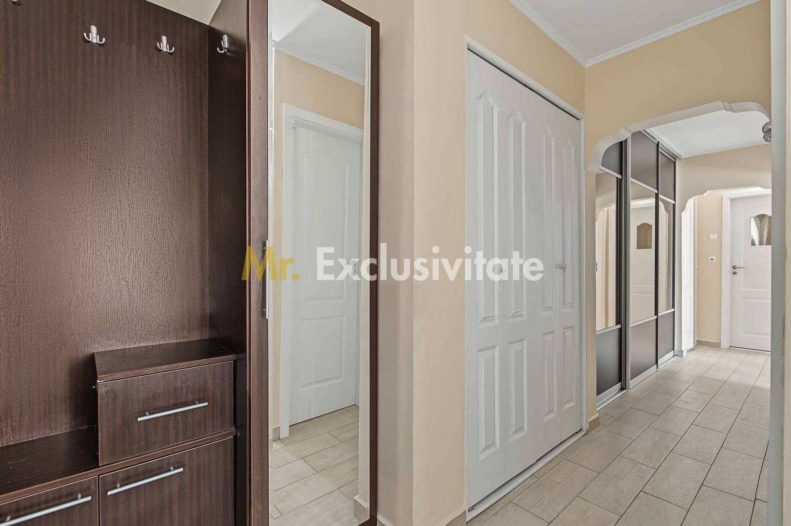 Central-Eremia, ap. 3 camere, 2 băi + boxă,proaspăt zugrăvit, et.2 - Poză 10