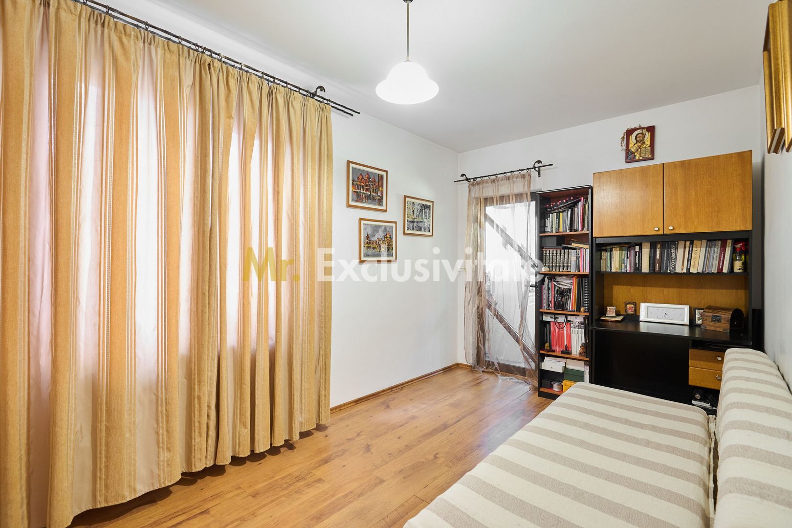 Casa + 305 mp terem curte proprie in zona rezidentiala Gavana - Poză 9