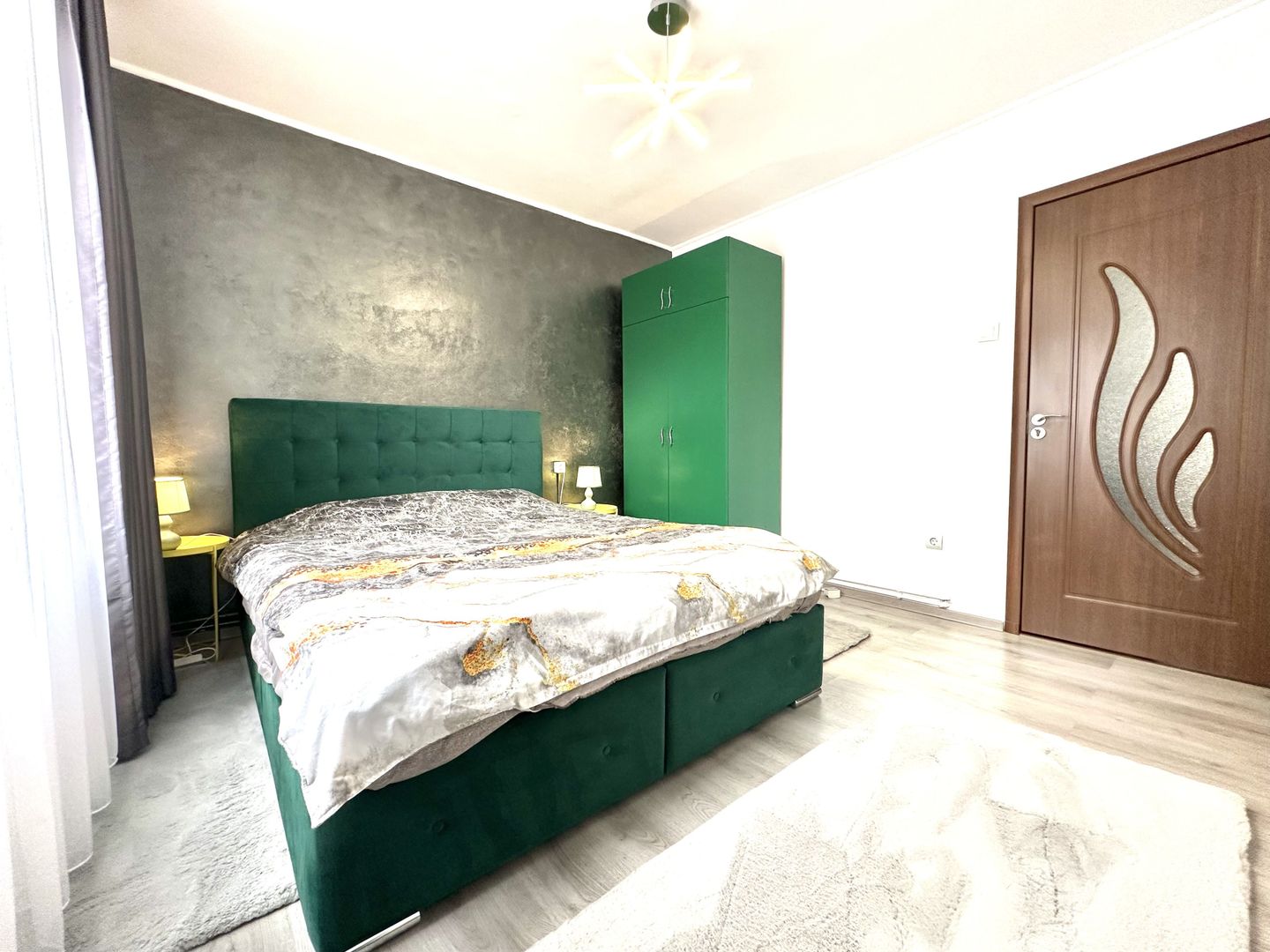 Vânzare apartament 3 camere mobilat,  parcare inclusă , Cartier Noua - Poză 3