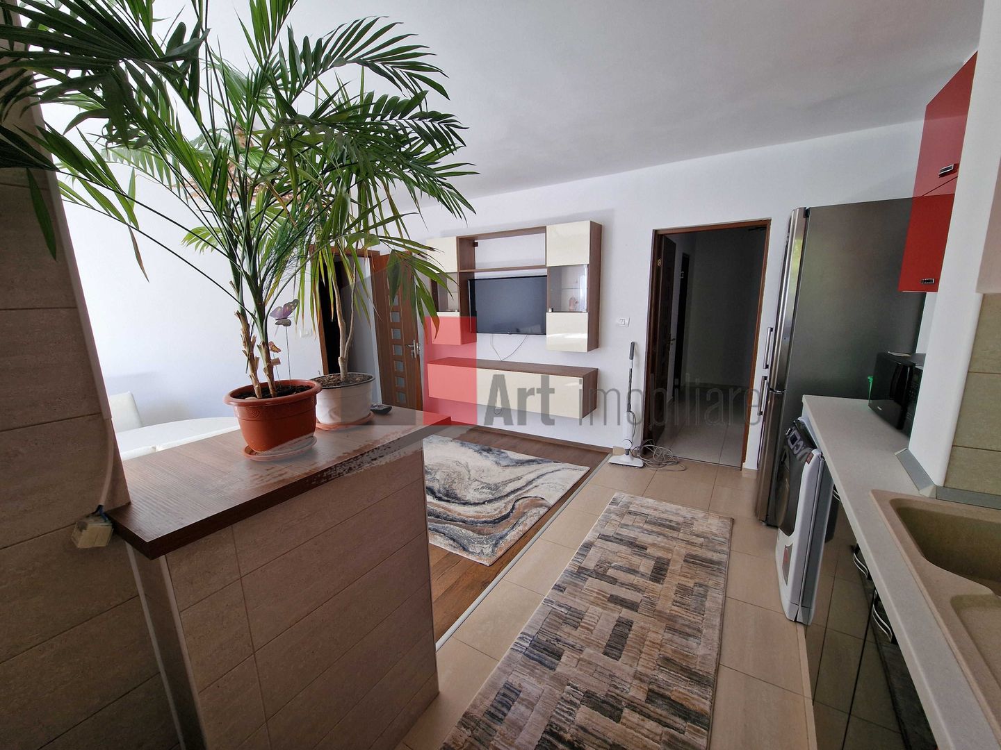 Închiriere 3 camere, nou, zona Favorit, 2 locuri de parcare - Poză 1