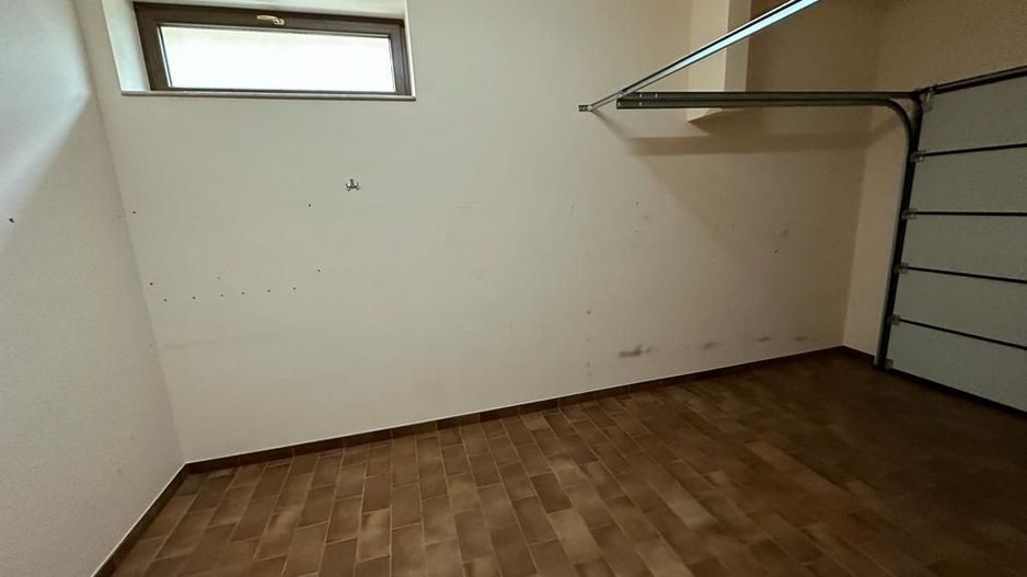 VILA  - ARADULUI. -British - Poză 33