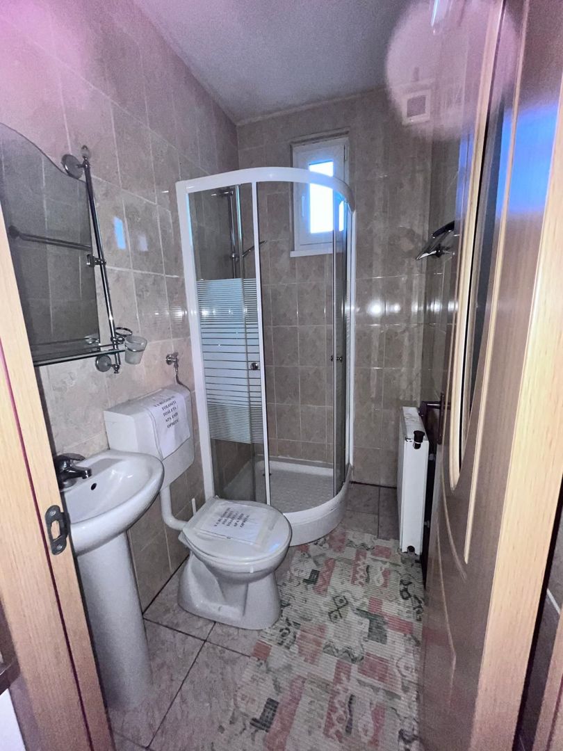 Casa de vanzare cu 3 camere, zona Schit - Poză 6