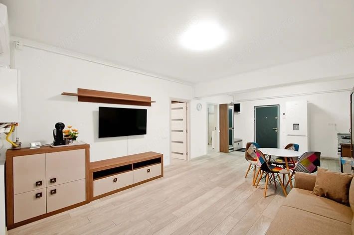 De inchiriat apart. 2 Camere - Riviera - Vedere Dunăre și Parcare Privată - Poză 2