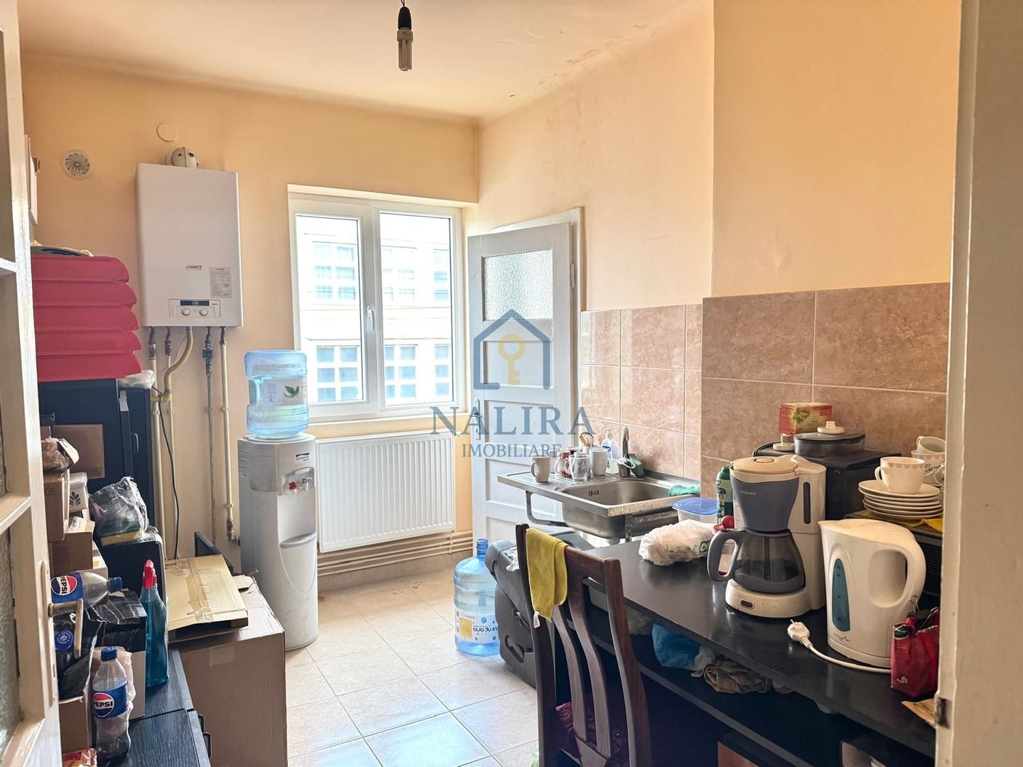 Vanzare apartament - Piata Revolutiei - etaj 1 cu 2 camere - Poză 3