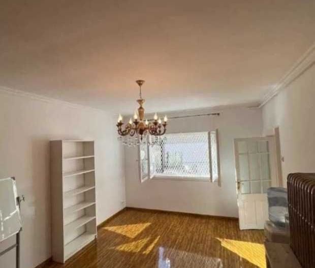 Casa cu garaj, individuala, langa metrou, intersectia Piata Muncii - Poză 3