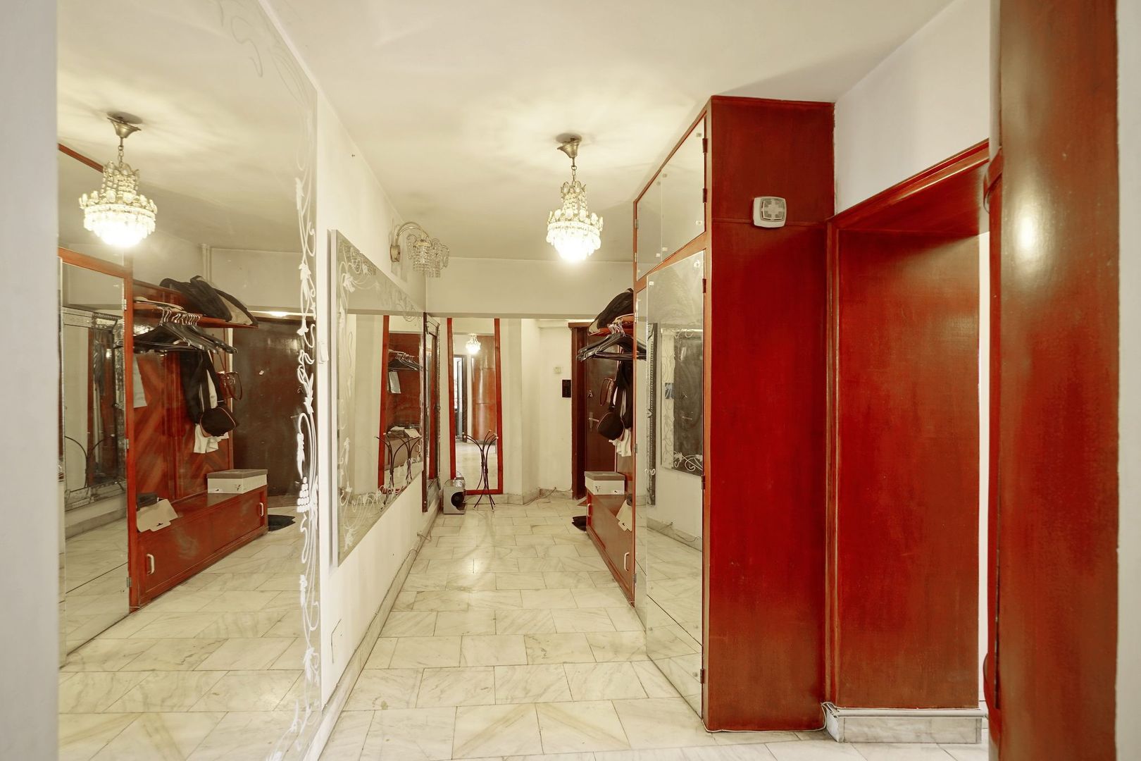 Apartament 5 camere in Piata Victoriei,bloc 1995 - Poză 10