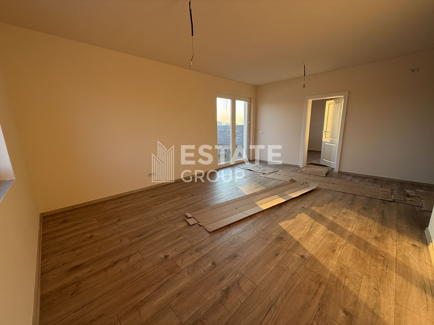 Casa individuala cu 4 camere in Mosnita Noua zona Castel - Poză 5