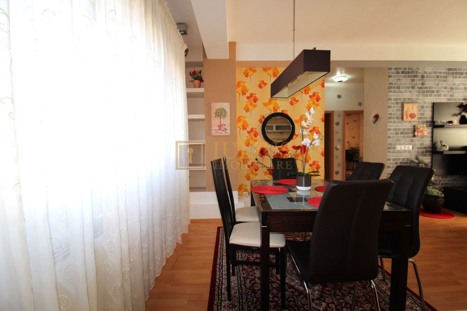 3 camere spatioase, 2 bai, balcon + loc de parcare cu acces controlat - Poză 13