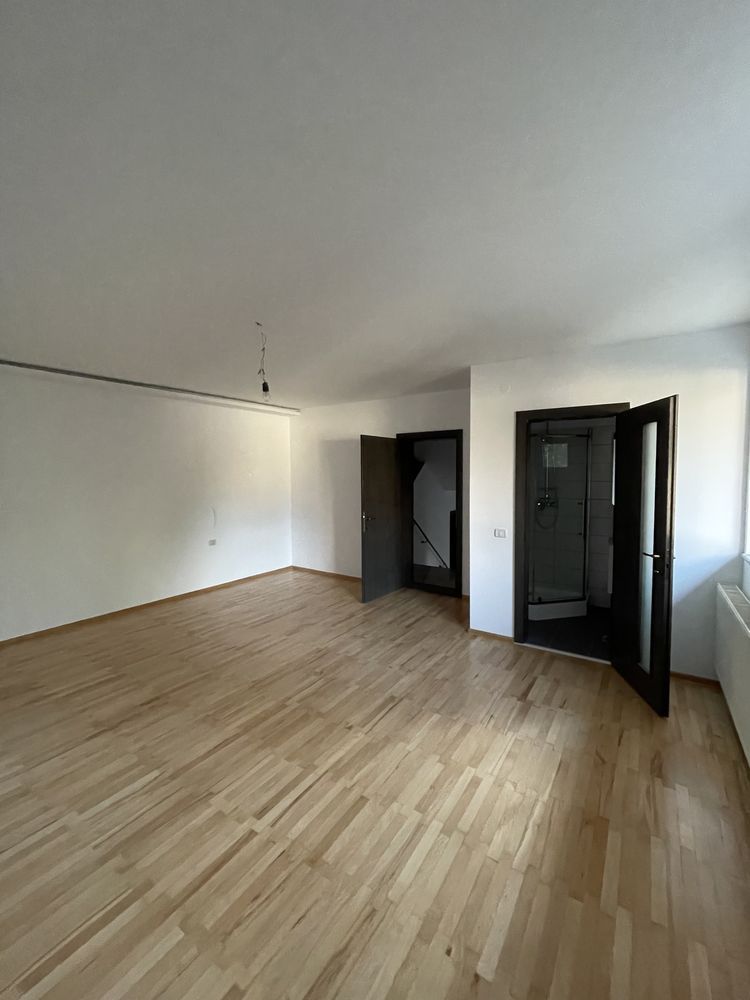 Casă de închiriat - Poză 1