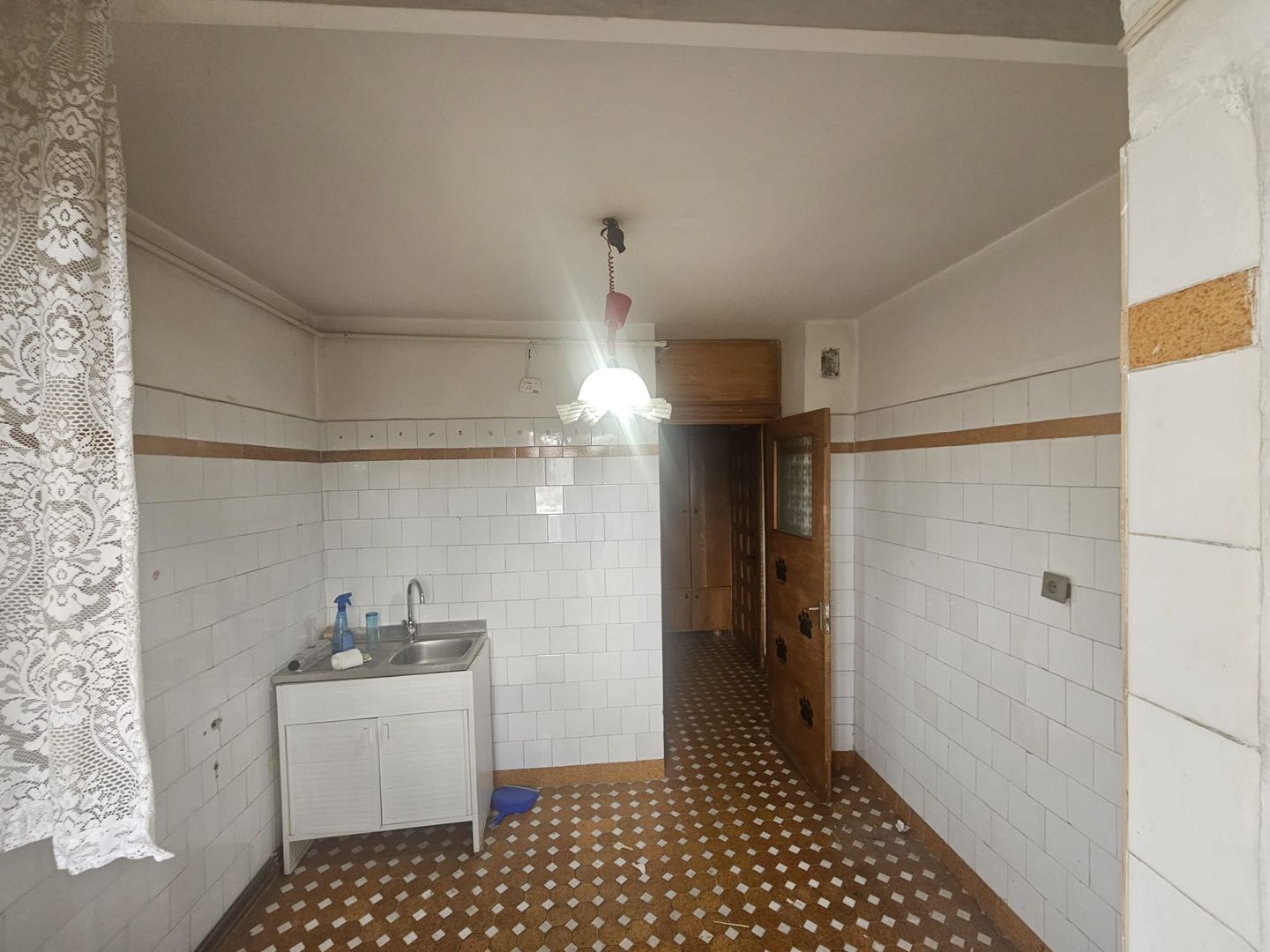 Apartament spațios 3 camere, 2 băi și 2 balcoane – Craiovei, Gh. Doja - Poză 9