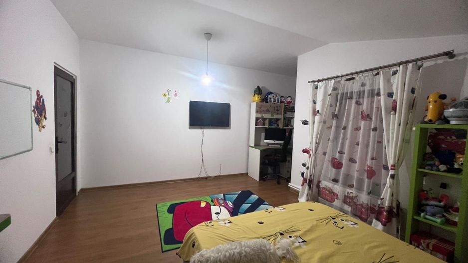 Casă spațioasă cu piscină, de vânzare în Simeria - Poză 24